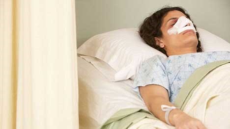 قبل از اقدام به جراحی با نکات مربوط به نحوه خوابیدن بعد از عمل بینی به خوبی آشنا شوید